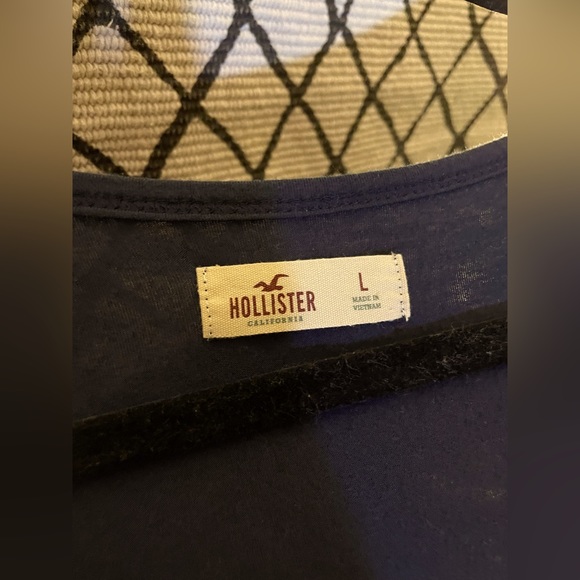 Hollister size Large cute top - Picture 2 of 4